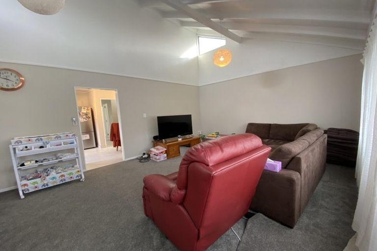 Photo of property in 3/25a Beach Road, Te Atatu Peninsula, Auckland, 0610