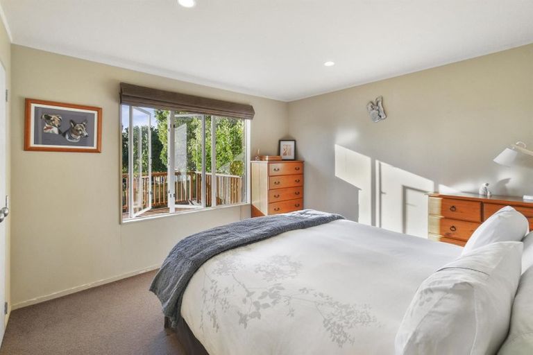 Photo of property in 42 Banyan Drive, Totara Heights, Auckland, 2105