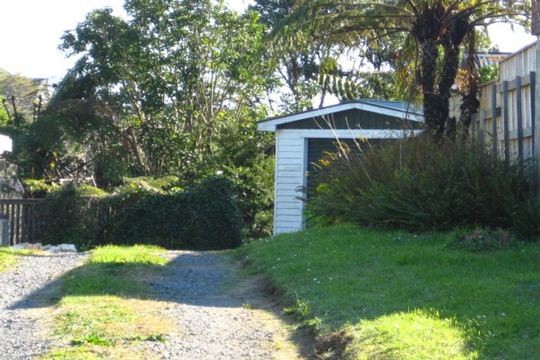 Photo of property in 18 Mayfair Place, Westown, New Plymouth, 4310