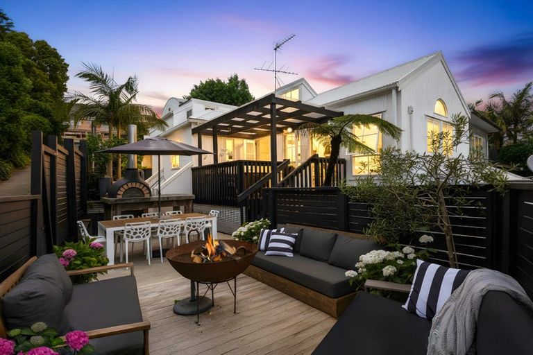 Photo of property in 1/35 Newhaven Terrace, Mairangi Bay, Auckland, 0630