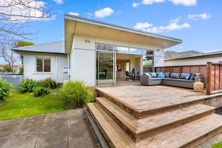 Photo of property in 121 Govett Avenue, Frankleigh Park, New Plymouth, 4310