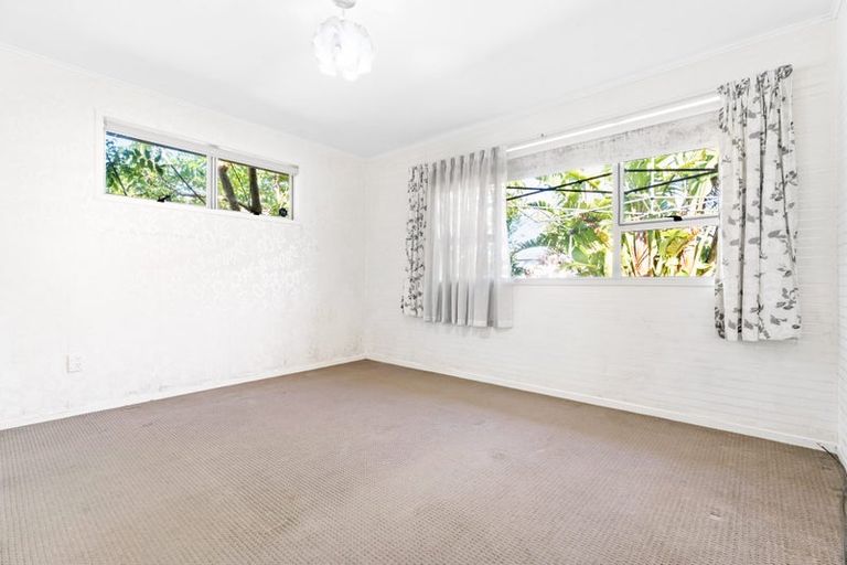 Photo of property in 4 Spode Place, Henderson, Auckland, 0612
