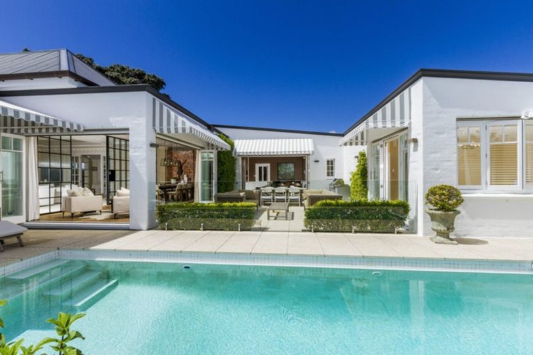 Photo of property in 33 Cheltenham Road, Devonport, Auckland, 0624