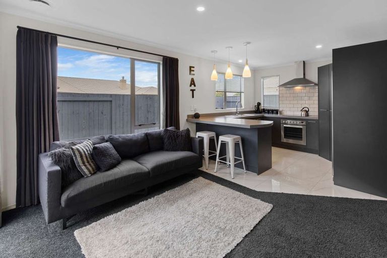 Photo of property in 28 Branigan Parade, Kelvin Grove, Palmerston North, 4414