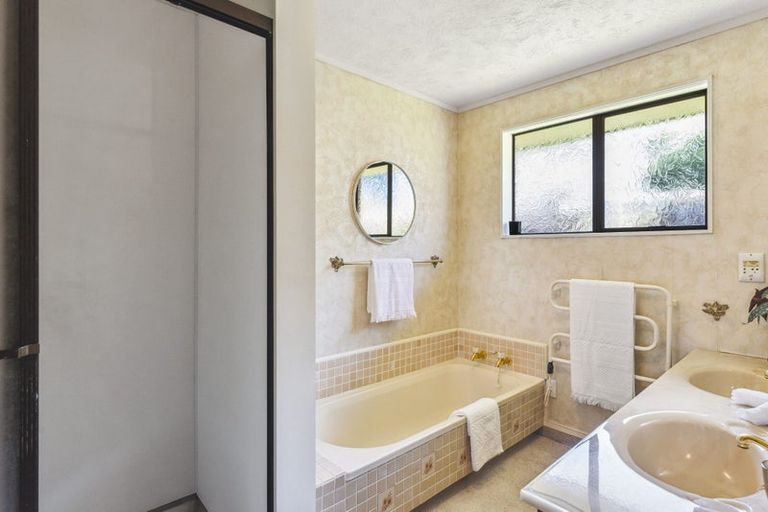 Photo of property in 31 Winara Avenue, Waikanae, 5036