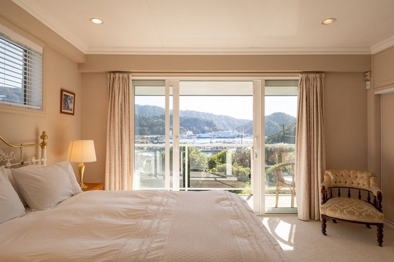 Photo of property in 18 Seaview Crescent, Picton, 7220