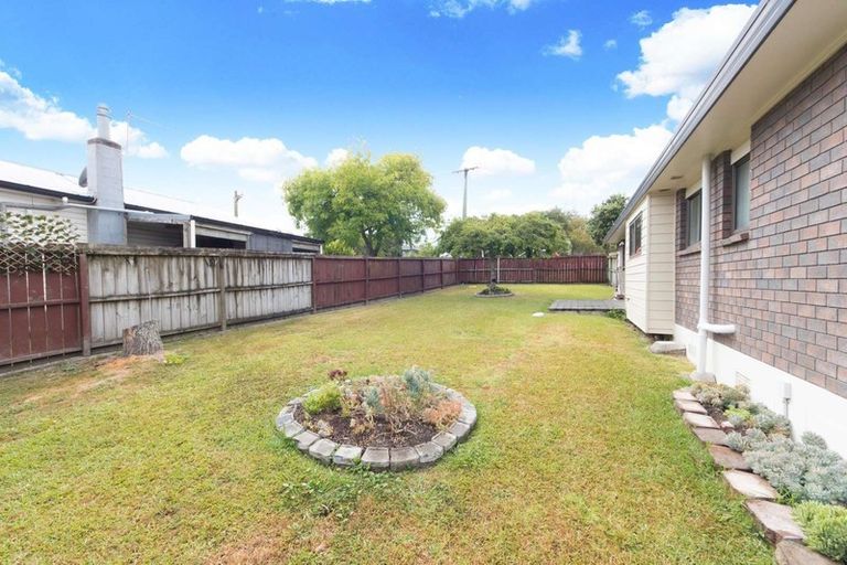 Photo of property in 1/111 Sturges Road, Henderson, Auckland, 0612