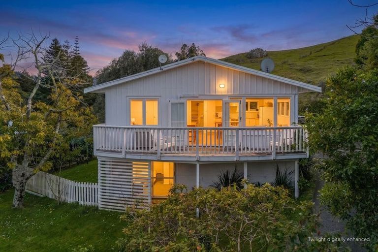 Photo of property in 4 Ocean Beach Road, Tairua, 3508