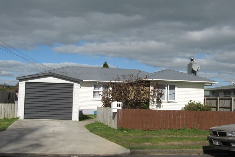 Photo of property in 6 Cross Street, Papakura, 2110