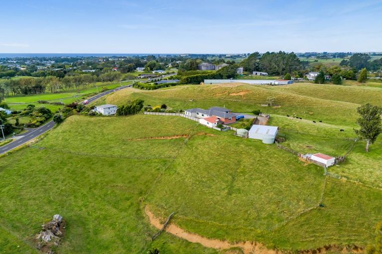 Photo of property in 563 Mangorei Road, Mangorei, New Plymouth, 4371