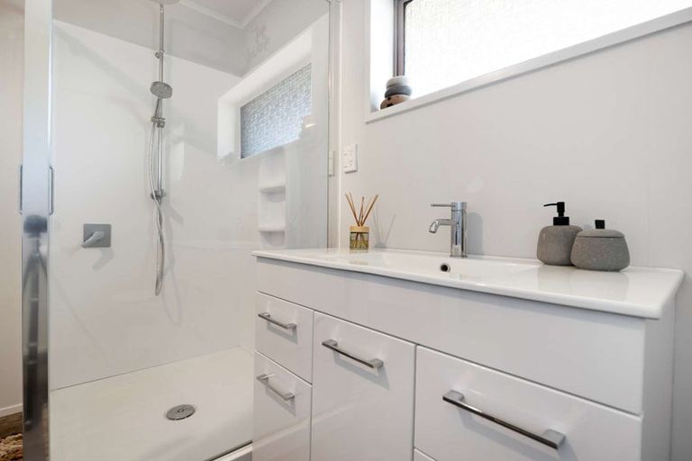 Photo of property in 112a Queen Street, Waiuku, 2123