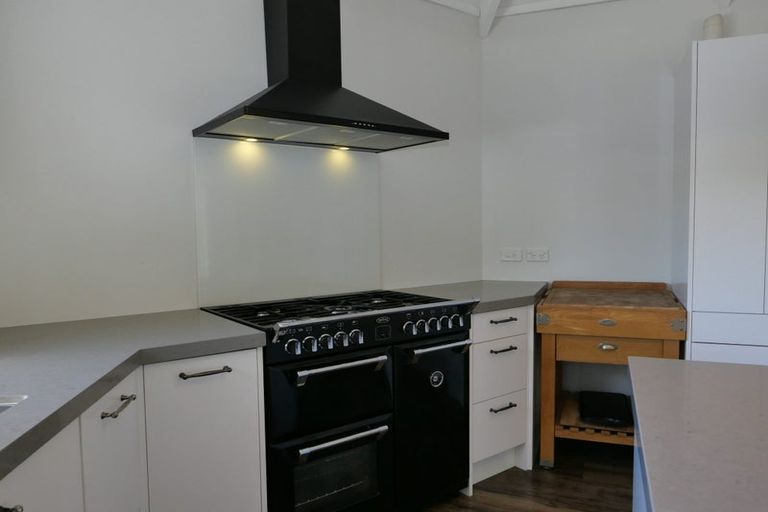 Photo of property in 3 Nugget Grove, Raumati Beach, Paraparaumu, 5032