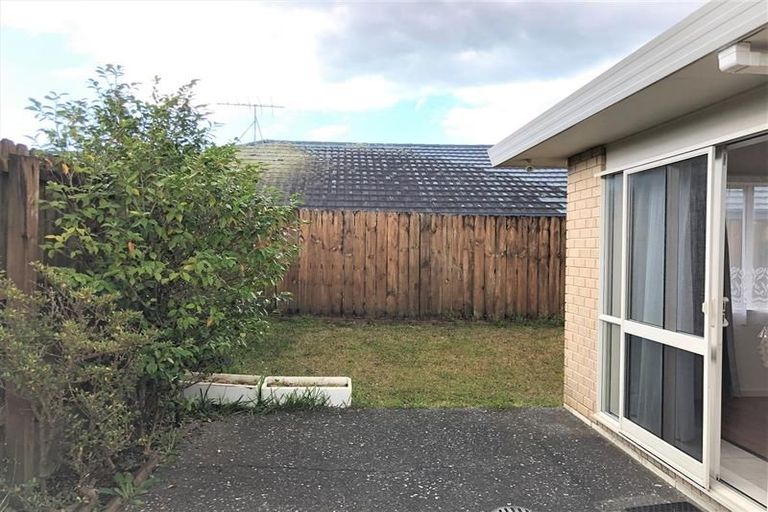 Photo of property in 15 Attymon Lane, East Tamaki, Auckland, 2016