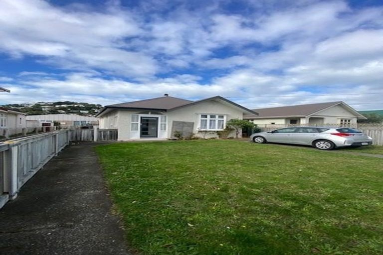 Photo of property in 16 Aparima Avenue, Miramar, Wellington, 6022