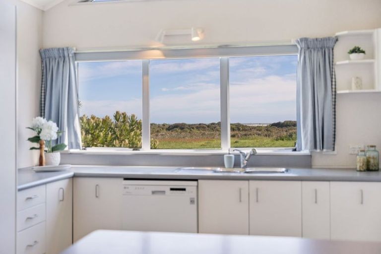 Photo of property in 300 Manly Street, Paraparaumu Beach, Paraparaumu, 5032