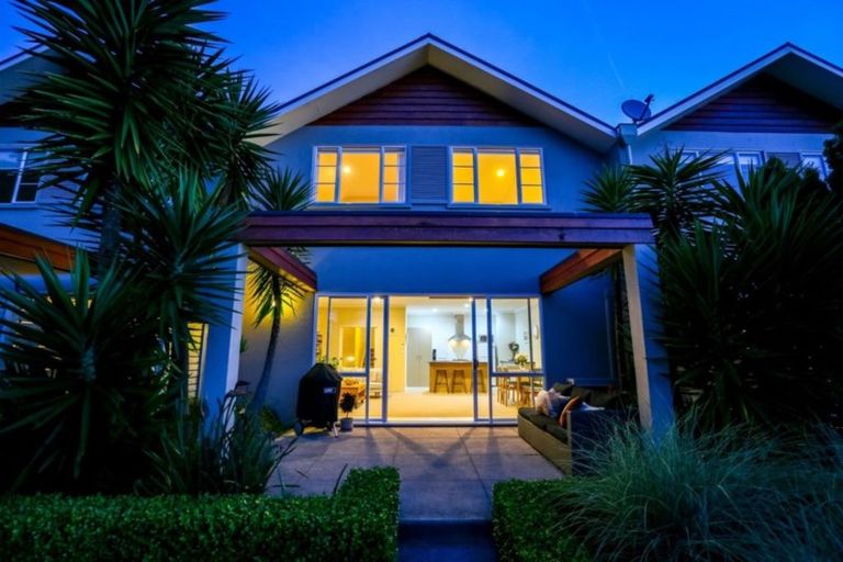 Photo of property in 250b Courtenay Street, Strandon, New Plymouth, 4312