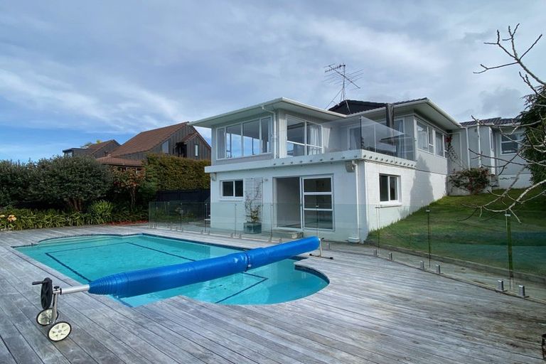 Photo of property in 14 Tarahanga Street, Northcote, Auckland, 0627