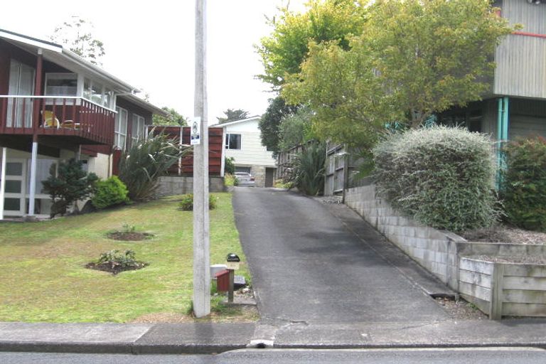 Photo of property in 84 Ravenwood Drive, Forrest Hill, Auckland, 0620