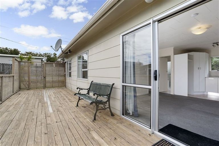 Photo of property in 2/25 Tawa Road, Te Atatu Peninsula, Auckland, 0610