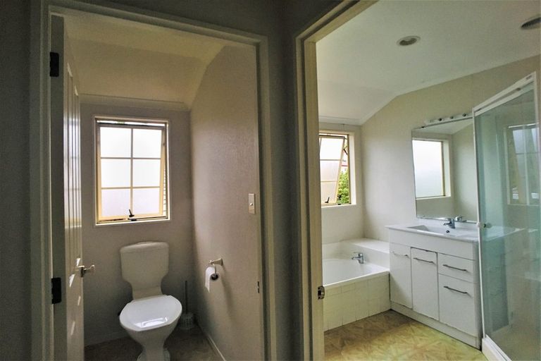 Photo of property in 15 Westminster Gardens, Unsworth Heights, Auckland, 0632