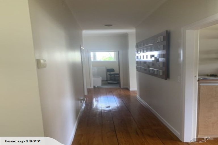 Photo of property in 2a Barberry Lane, Te Atatu Peninsula, Auckland, 0610