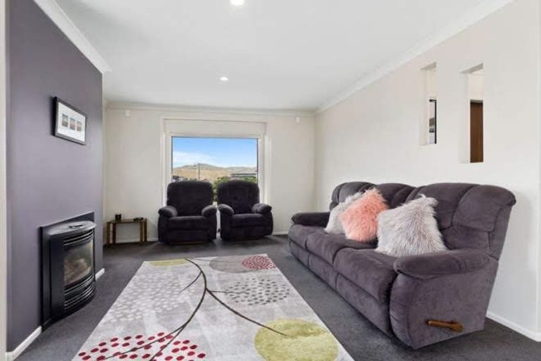 Photo of property in 54 Aotea Drive, Aotea, Porirua, 5024
