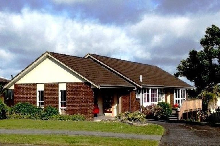 Photo of property in 8 Majesty Place, Half Moon Bay, Auckland, 2012