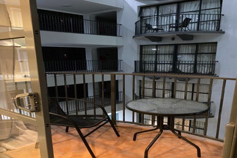 Photo of property in Atrium Towers, 4h/154 The Terrace, Wellington Central, Wellington, 6011