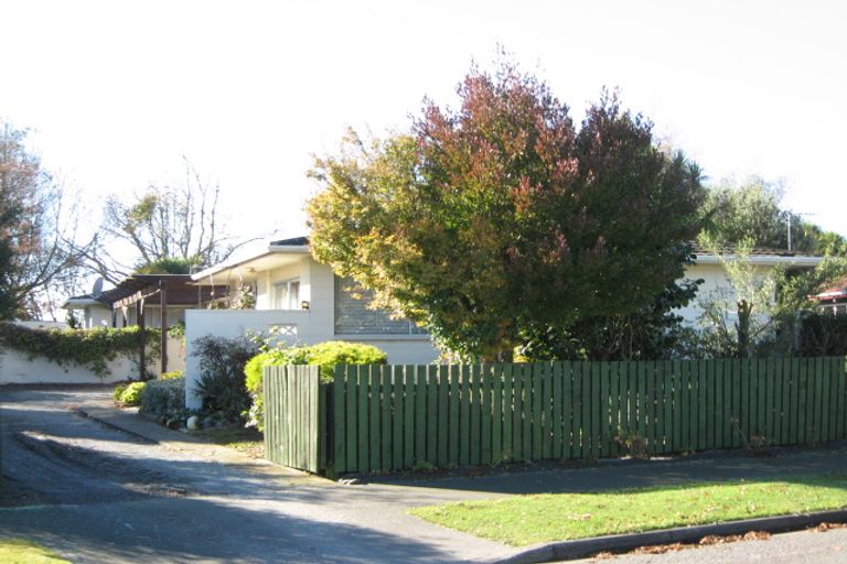 Photo of property in 16 Bidwell Place, Hillmorton, Christchurch, 8025