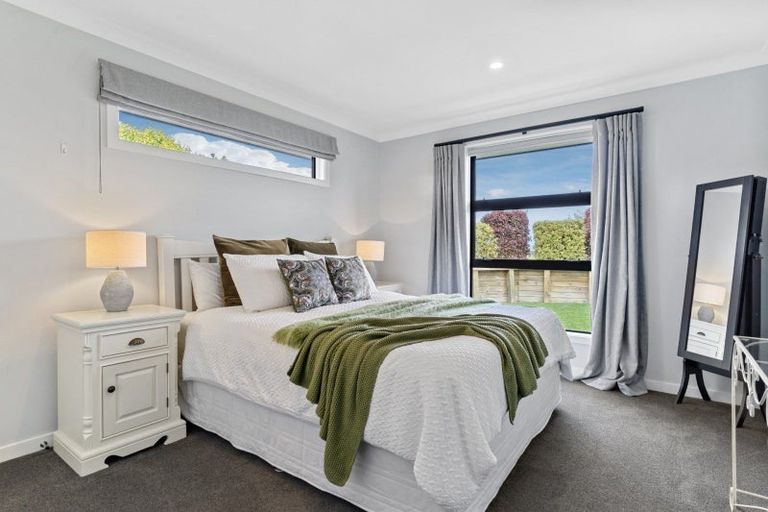 Photo of property in 2 Olive Close, Omokoroa, 3114