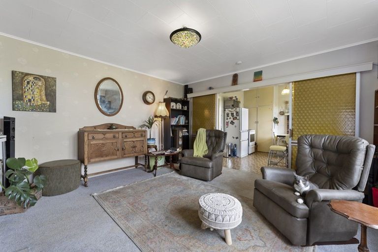 Photo of property in 19 Graves Street, Eltham, 4322