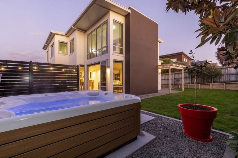 Photo of property in 21 Metzenthin Close, Raumati South, Paraparaumu, 5032