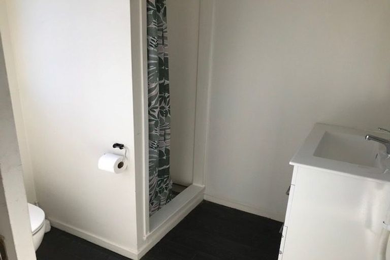 Photo of property in 5 San Bernadino Drive, Henderson, Auckland, 0612