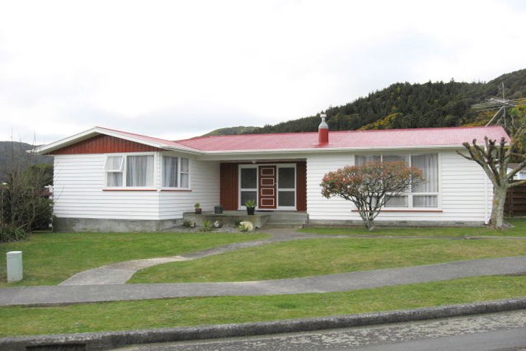 Photo of property in 2 Berkeley Road, Wainuiomata, Lower Hutt, 5014