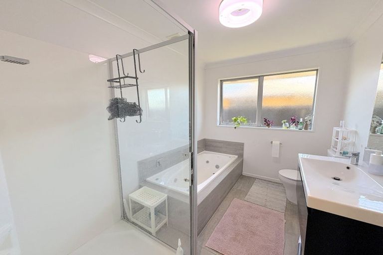 Photo of property in 17 Greenwich Street, Halswell, Christchurch, 8025