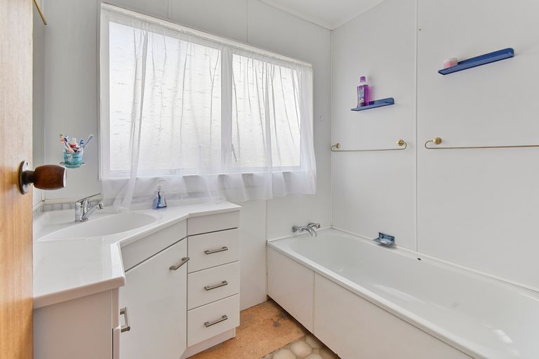 Photo of property in 6 Mcinnes Road, Weymouth, Auckland, 2103