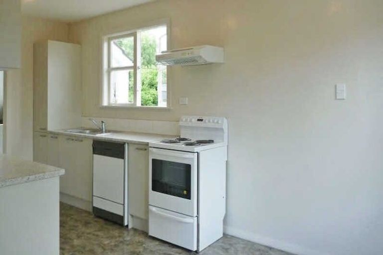 Photo of property in 5 Pitcairn Crescent, Bryndwr, Christchurch, 8053