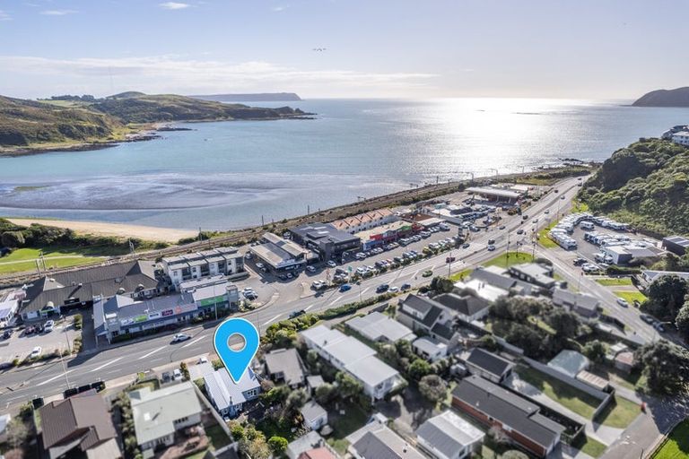 Photo of property in 126 Mana Esplanade, Paremata, Porirua, 5026
