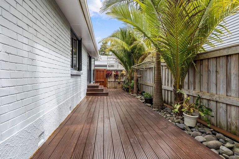 Photo of property in 88 Kaurilands Road, Titirangi, Auckland, 0604