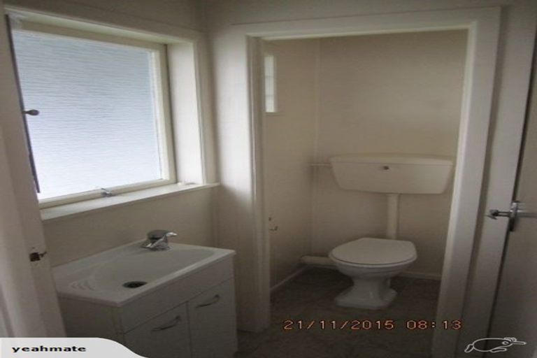 Photo of property in 287 Glenfield Road, Glenfield, Auckland, 0629