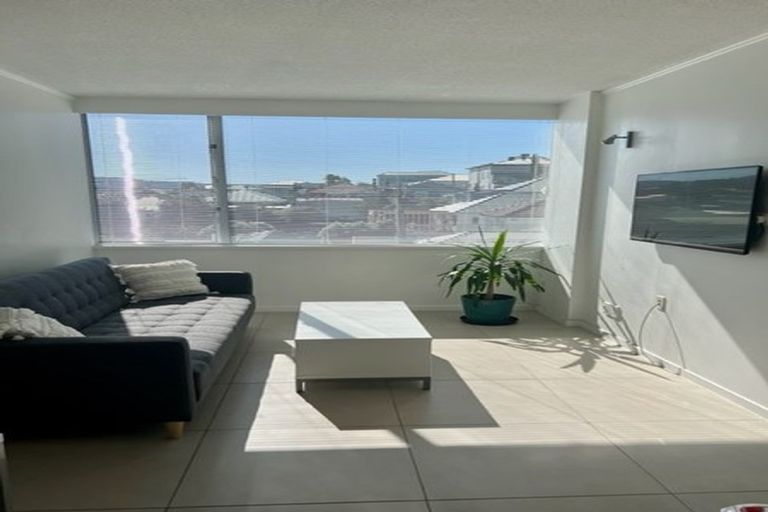 Photo of property in Beresford Apartments, 12/118 Russell Terrace, Berhampore, Wellington, 6023