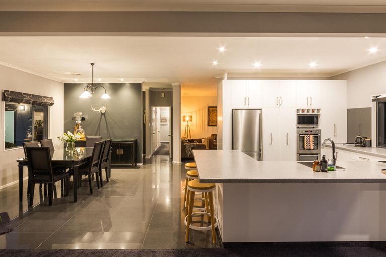 Photo of property in 37 Chestnut Close, Kelvin Grove, Palmerston North, 4414