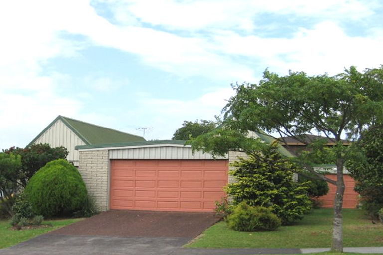 Photo of property in 102 Marina View Drive, West Harbour, Auckland, 0618