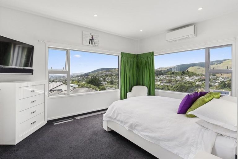 Photo of property in 5 Linacre Way, Tawa, Wellington, 5028