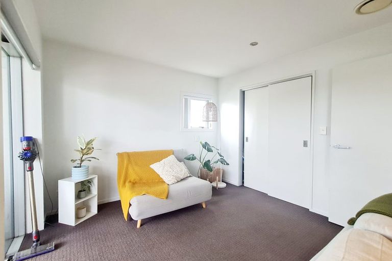 Photo of property in 1e/60 Masons Road, Oteha, Auckland, 0632