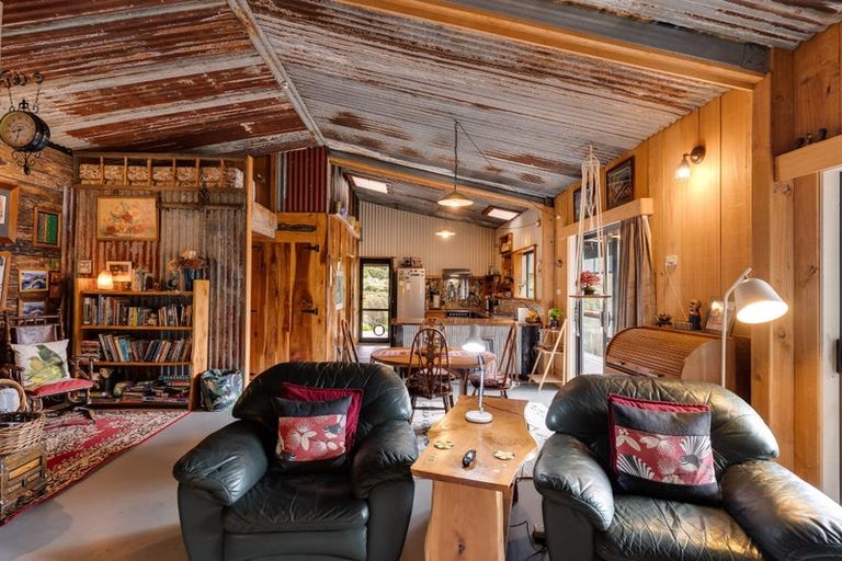 Photo of property in 102 Boons Valley Road, Waikawa, Picton, 7220