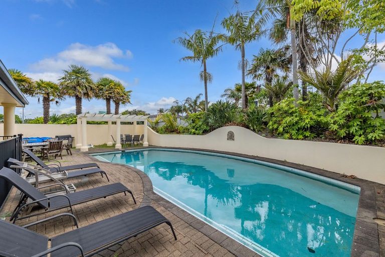 Photo of property in 2 Anaheim Boulevard, Shamrock Park, Auckland, 2016