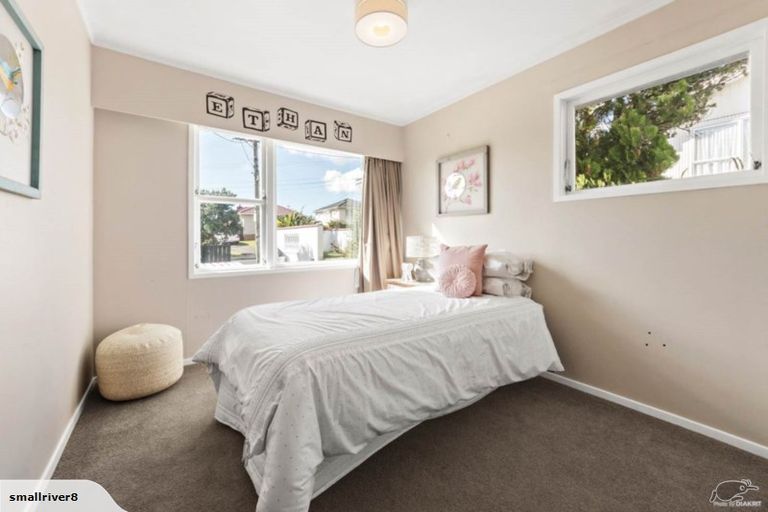 Photo of property in 16 Robert Burke Place, Henderson, Auckland, 0612