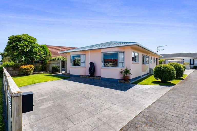 Photo of property in 273/1 Mangorei Road, Merrilands, New Plymouth, 4312