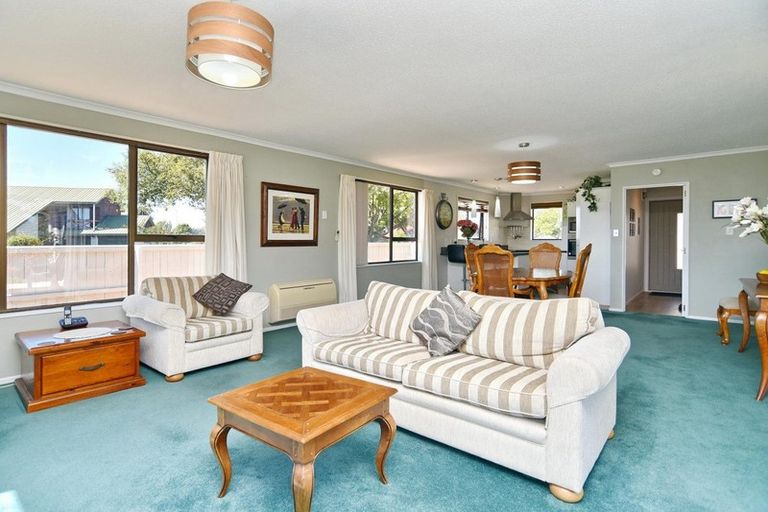 Photo of property in 4 Sonning Place, Redwood, Christchurch, 8051